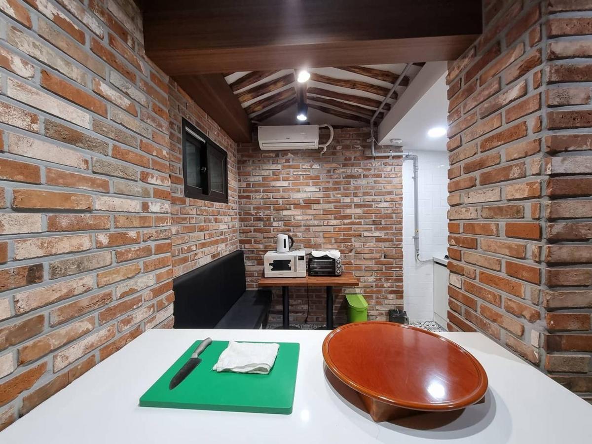 Bed & Breakfast Bibimbap Hanok Gyeongbokgung Private